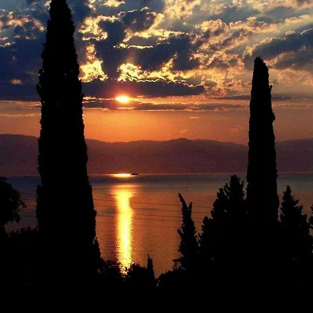 Brentanos - A - View Of Paradise Aparthotel