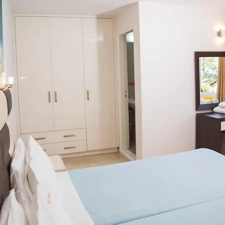 Brentanos - A - View Of Paradise 4*