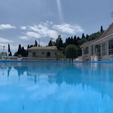 Brentanos - A - View Of Paradise Aparthotel