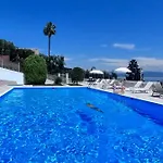 Brentanos - A - View Of Paradise Aparthotel