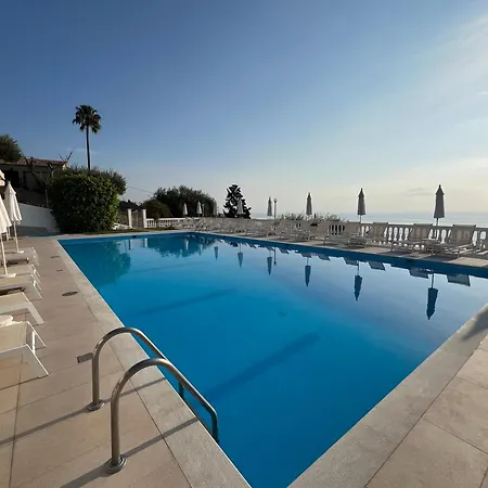 Brentanos - A - View Of Paradise Apartmanhotel