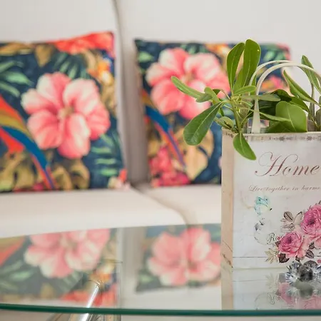 Brentanos - A - View Of Paradise Apartmanhotel